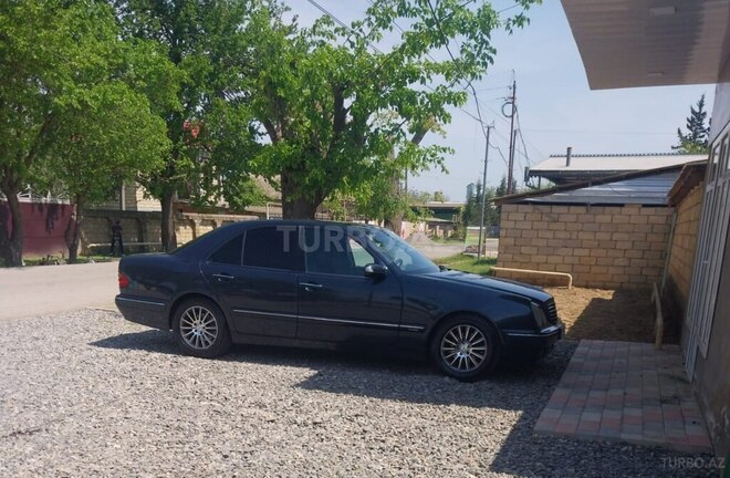 Mercedes E 280-8