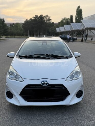 Toyota Aqua-2