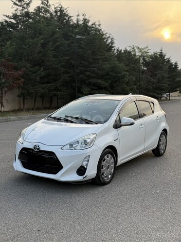 Toyota Aqua-3