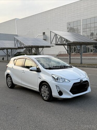 Toyota Aqua-1