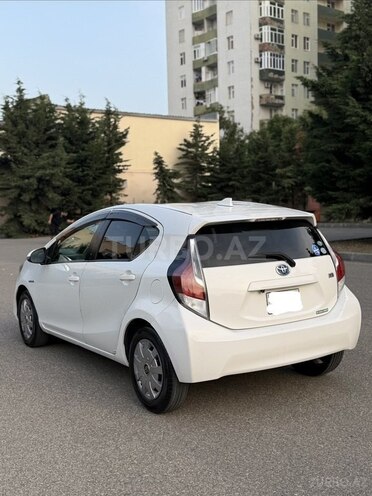 Toyota Aqua-4