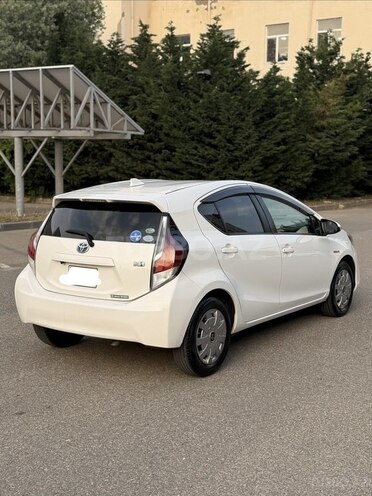 Toyota Aqua-9