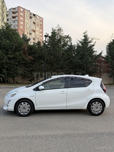 Toyota Aqua-5