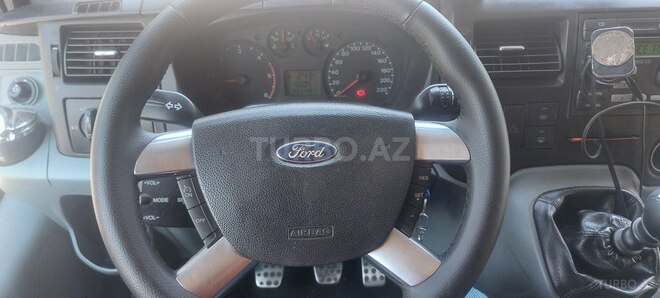 Ford Transit-20
