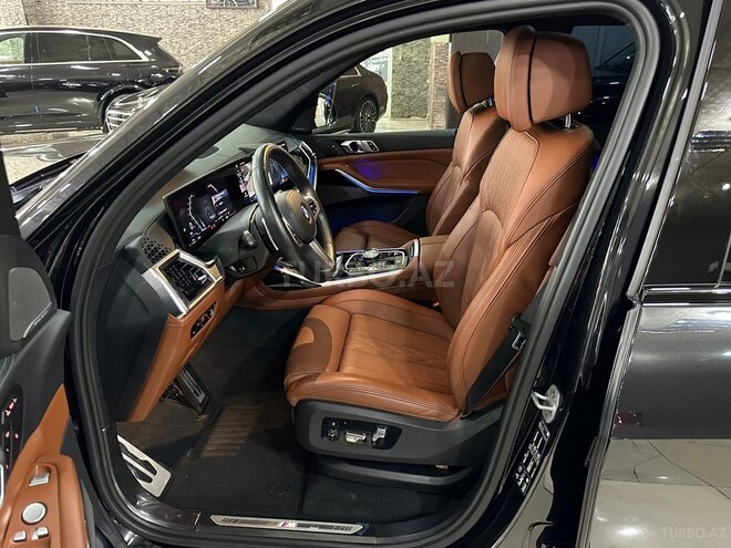 BMW X7-8