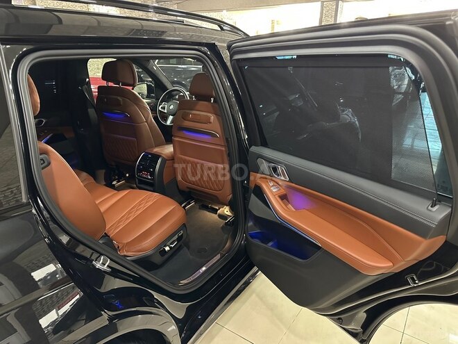 BMW X7-15