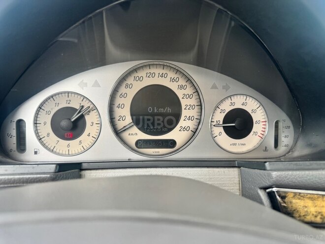 Mercedes E 200-13