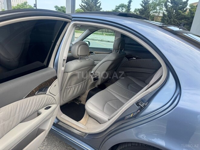 Mercedes E 200-17