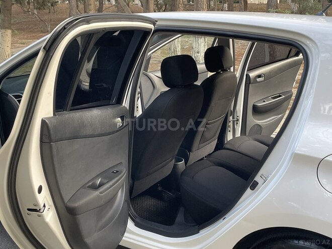 Hyundai i20-16