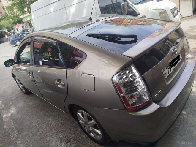 Toyota Prius-5