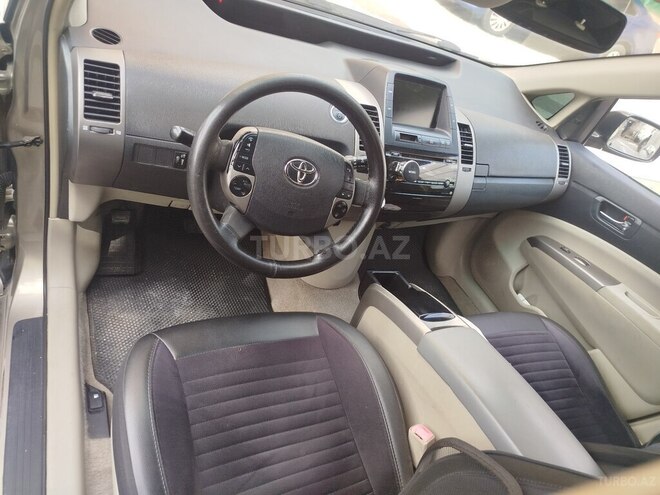 Toyota Prius-13
