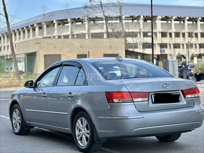 Hyundai Sonata-12