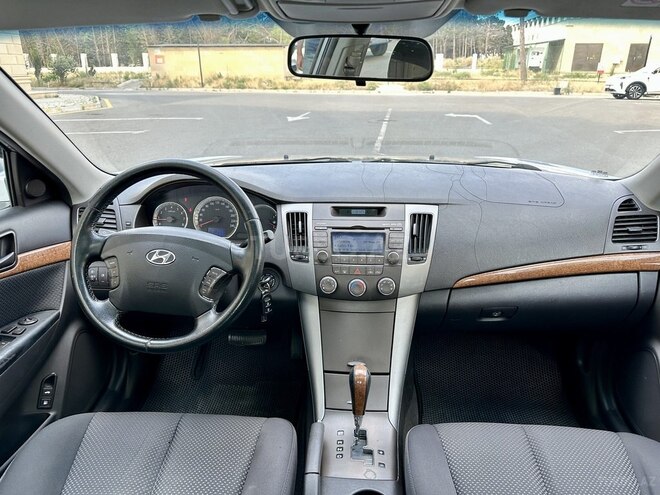 Hyundai Sonata-16