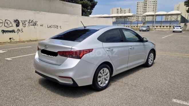 Hyundai Accent-7