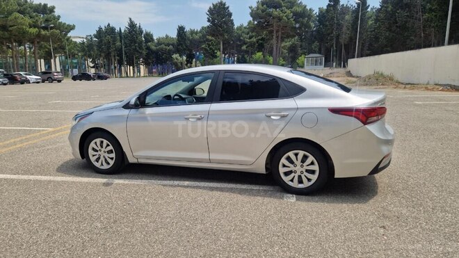 Hyundai Accent-5