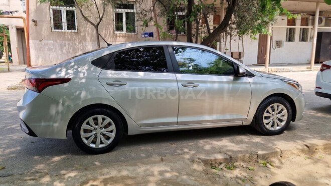 Hyundai Accent-4