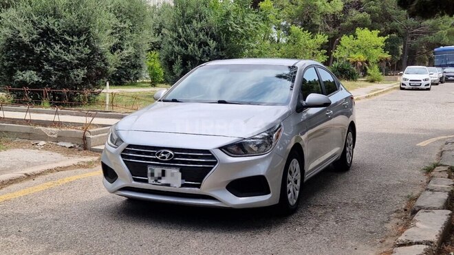 Hyundai Accent-1