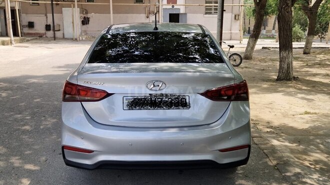 Hyundai Accent-11