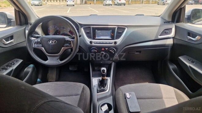 Hyundai Accent-13