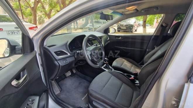 Hyundai Accent-14