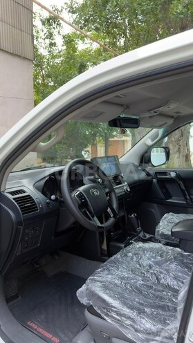 Toyota Land Cruiser Prado-5