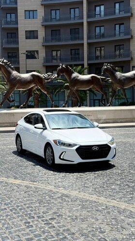 Hyundai Elantra-1