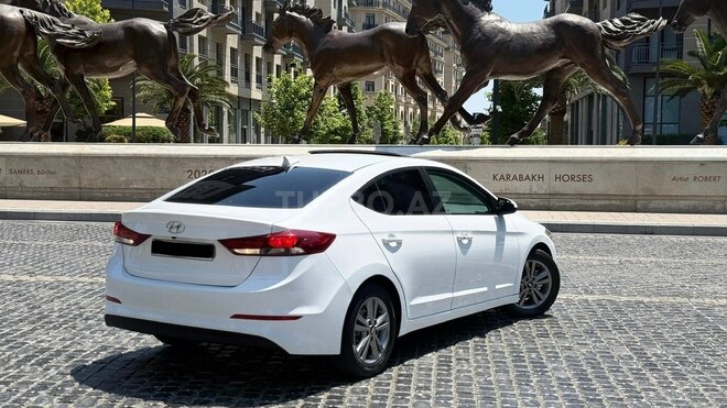 Hyundai Elantra-6