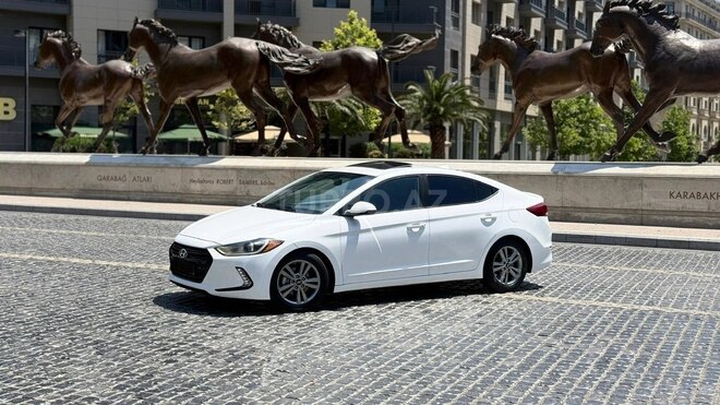 Hyundai Elantra-3