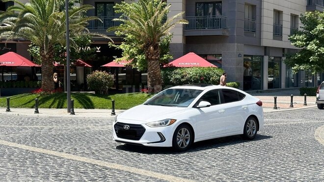 Hyundai Elantra-8