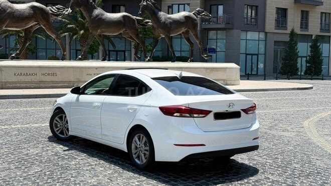 Hyundai Elantra-10
