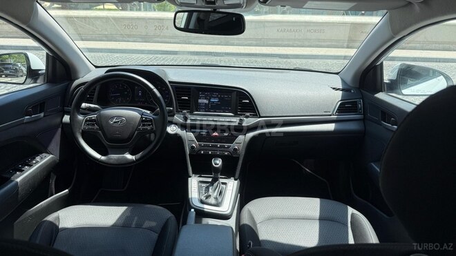 Hyundai Elantra-13