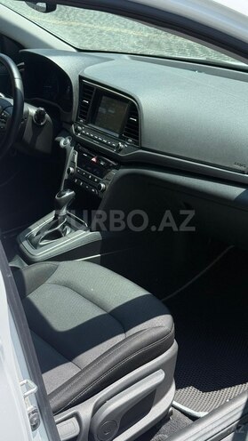 Hyundai Elantra-12