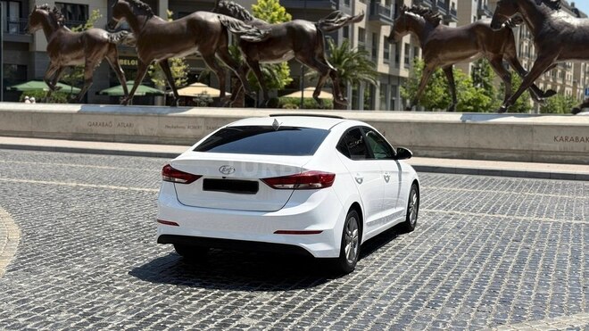 Hyundai Elantra-7