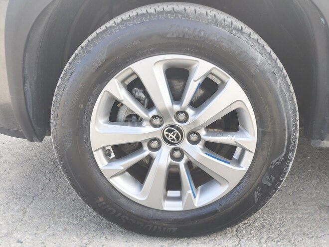 Toyota Yaris Cross-13