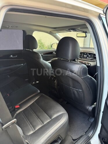 Kia Sorento-12