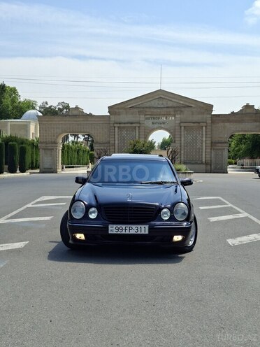 Mercedes E 240-1