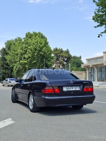 Mercedes E 240-3