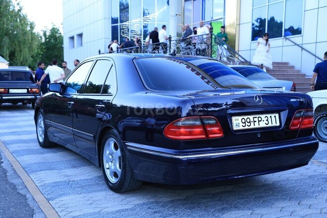 Mercedes E 240-8