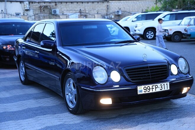 Mercedes E 240-5