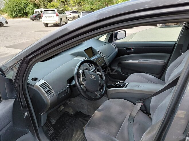 Toyota Prius-5