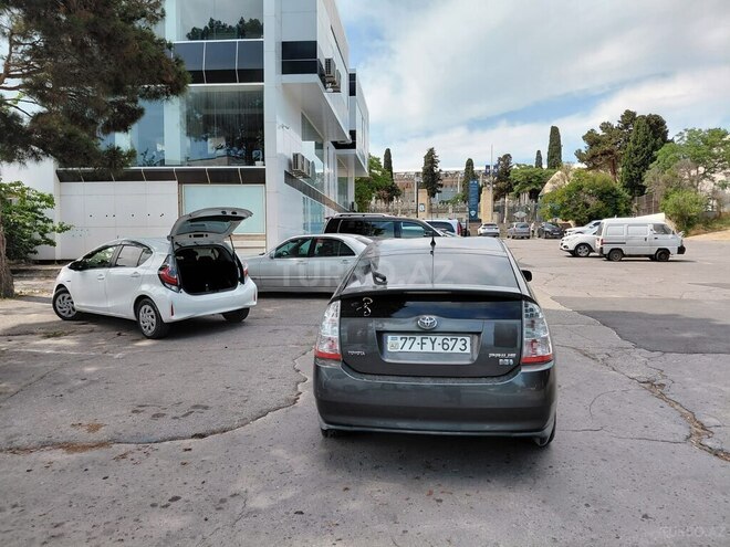 Toyota Prius-2