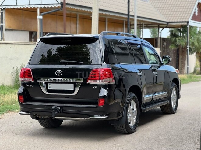 Toyota Land Cruiser-9