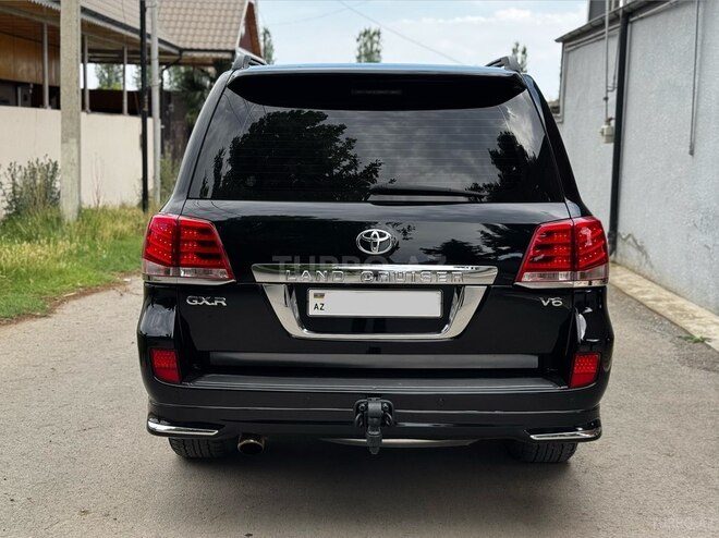 Toyota Land Cruiser-11