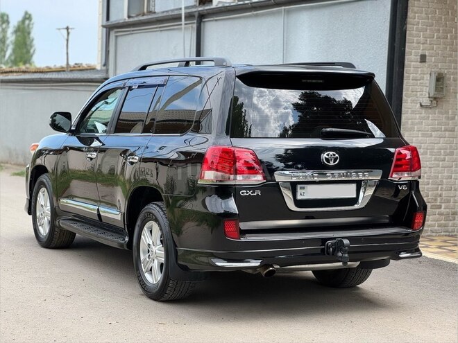 Toyota Land Cruiser-10
