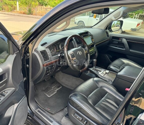 Toyota Land Cruiser-13
