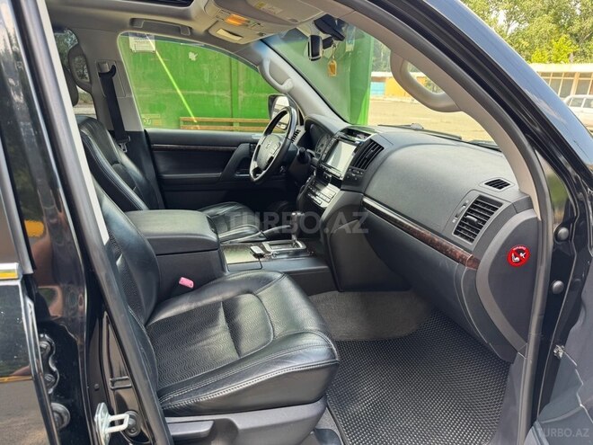 Toyota Land Cruiser-14