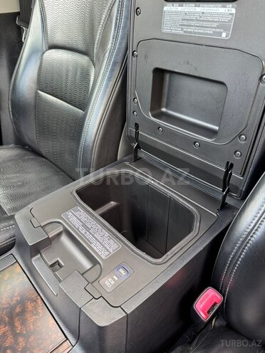 Toyota Land Cruiser-19
