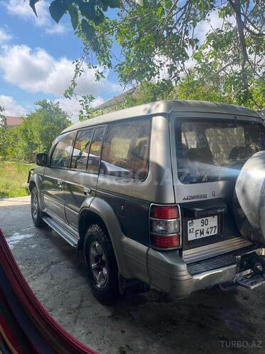 Mitsubishi Pajero-8