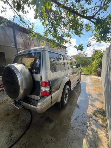 Mitsubishi Pajero-6