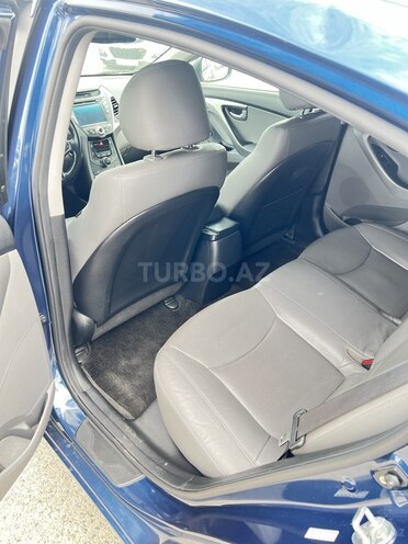 Hyundai Elantra-6